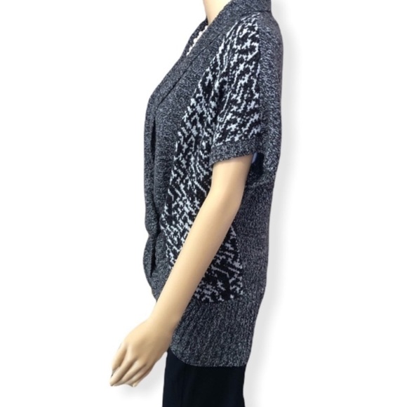 Bisou Bisou Short Sleeve Cardigan Snap Front Size M - Picture 2 of 8